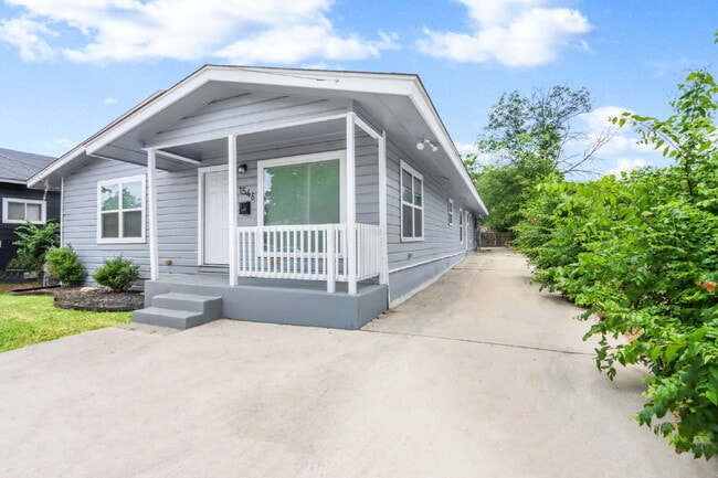 Photo - Charming and Spacious 4 Bedroom Home with ...