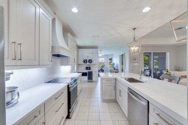 Photo - ANNUAL RENTAL - 3 BED + DEN / 2 BATH HOME ...