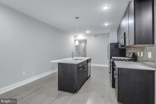 Photo - 1607 Catharine St Unit 1H