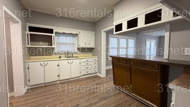 Photo - 514 W 4th Ave