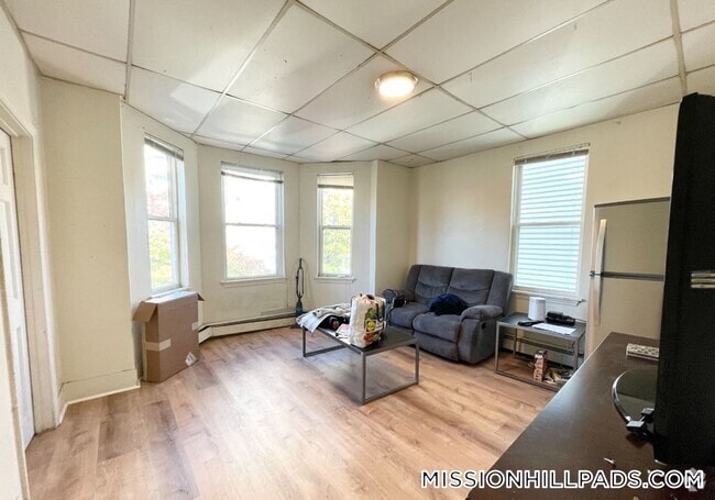 Building Photo - 1572 Tremont St Rental