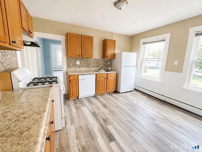 Building Photo - 67 Brooklawn St Unit FL 2