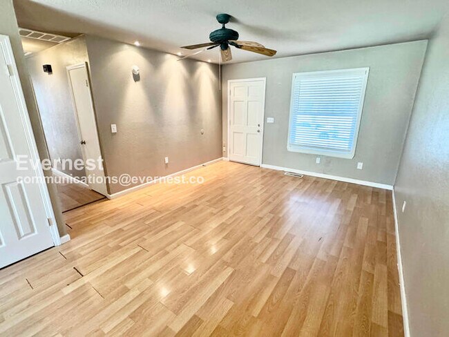 Photo - 1113 N Hickory Ave