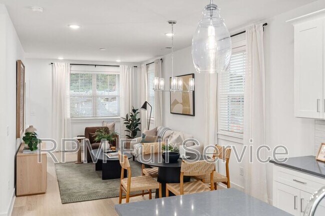 708 N Dupont Ave