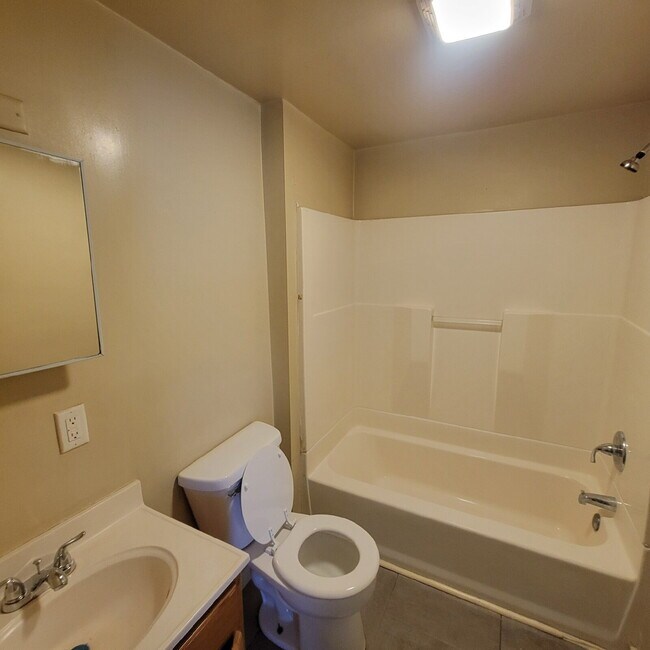 Photo - Southeast Indy home for Lease, very Quaint!