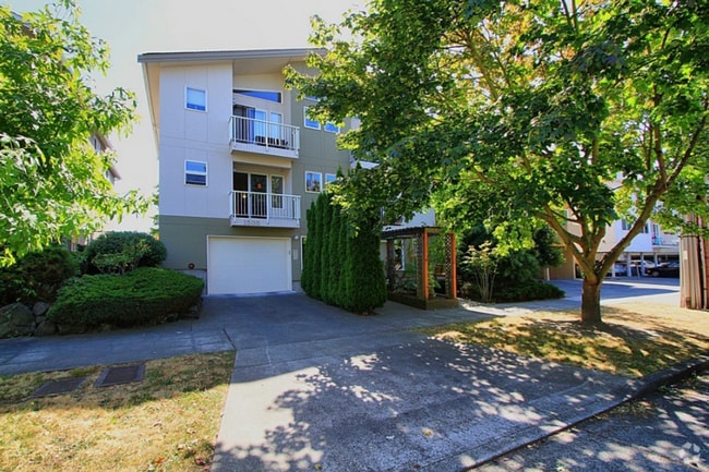 Building Photo - Recently Updated 1 Bed Condo in Ballard! Unit 201