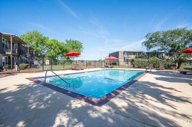 Swimming Pool - Highland Square Apartments