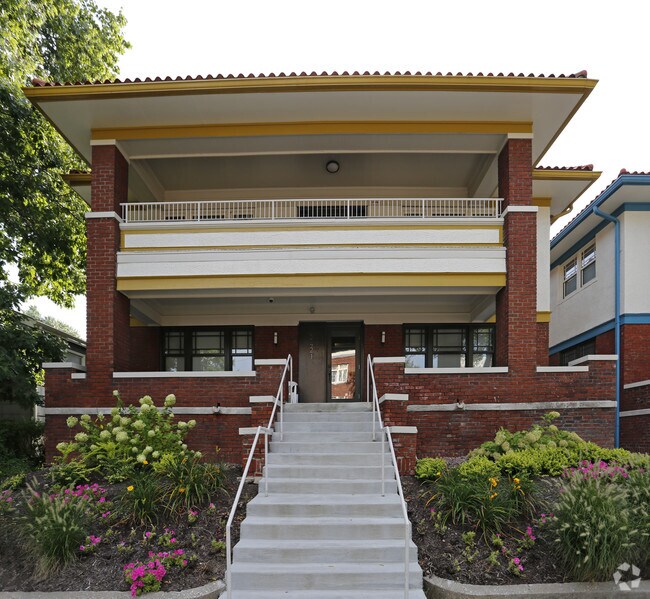 Building Photo - Alexander