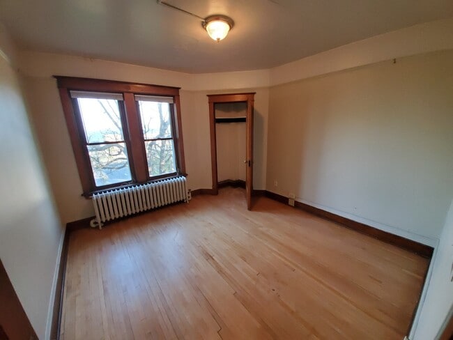 Photo - AVAILABLE NOW - Spread out in 3 level living! Unit 1518 1/2