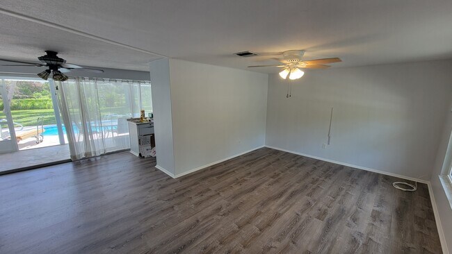 Photo - 2130 Wonderwin St