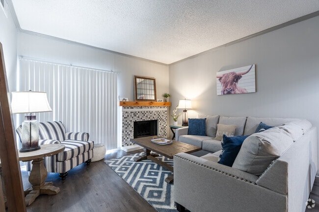 2BR, 2BA - 1,059SF - Living Room
