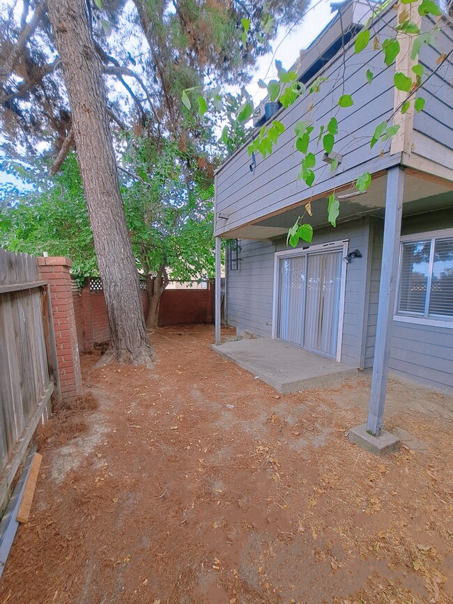 3302 W Shields Ave Unit 102
