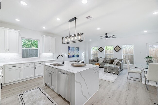 Photo - 7806 Comal St