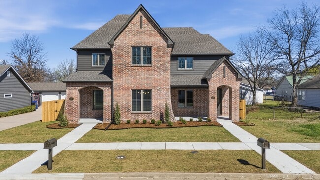 Building Photo - 316 E Elgin St