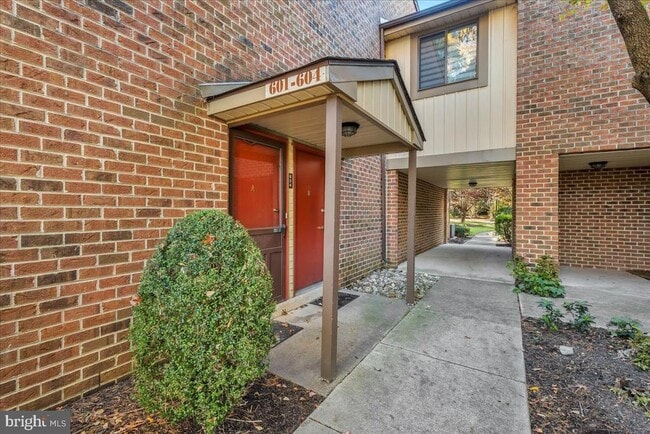 Building Photo - 604B Cypress Point Cir