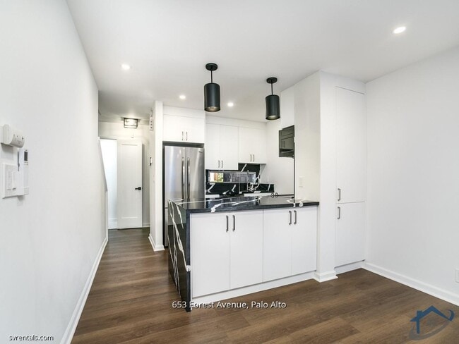 Photo - 653 Forest Ave