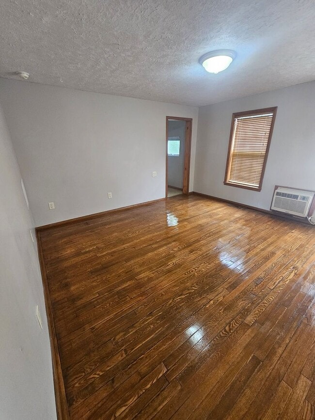 Photo - 3 bedroom | 1 Bathroom Home | Pets Welcome!