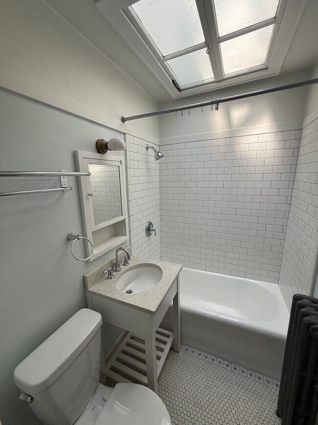 Photo - 4312-4332 N Oakland Ave Unidad 4324- 203