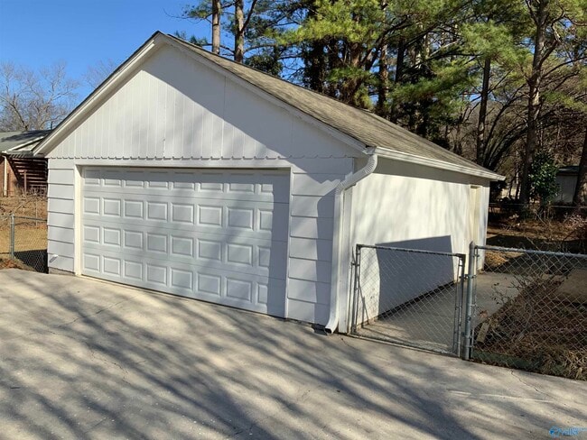Photo - 2511 Galahad Dr SE