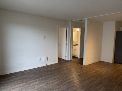 Photo - 2626 Cook St