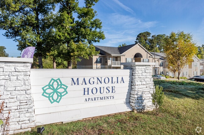 Magnolia House Apartments