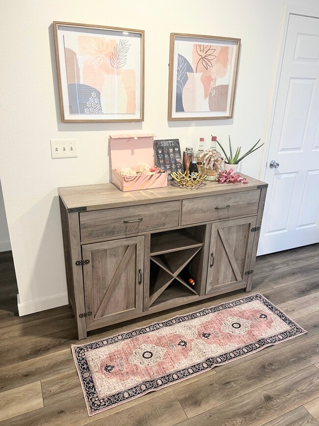 Photo - Westside Flats Unidad 714B