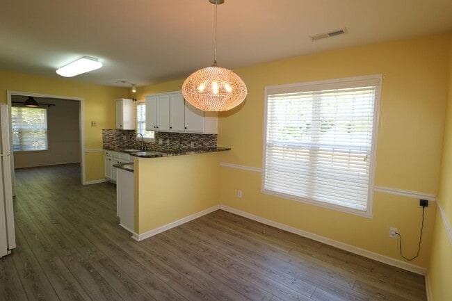 Photo - 128 Dover Dr