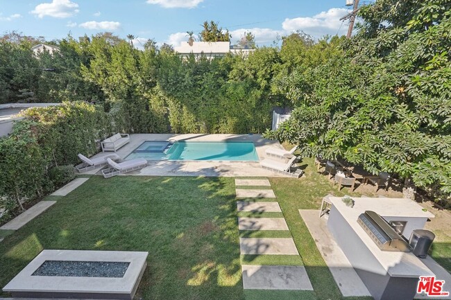 731 N Curson Ave