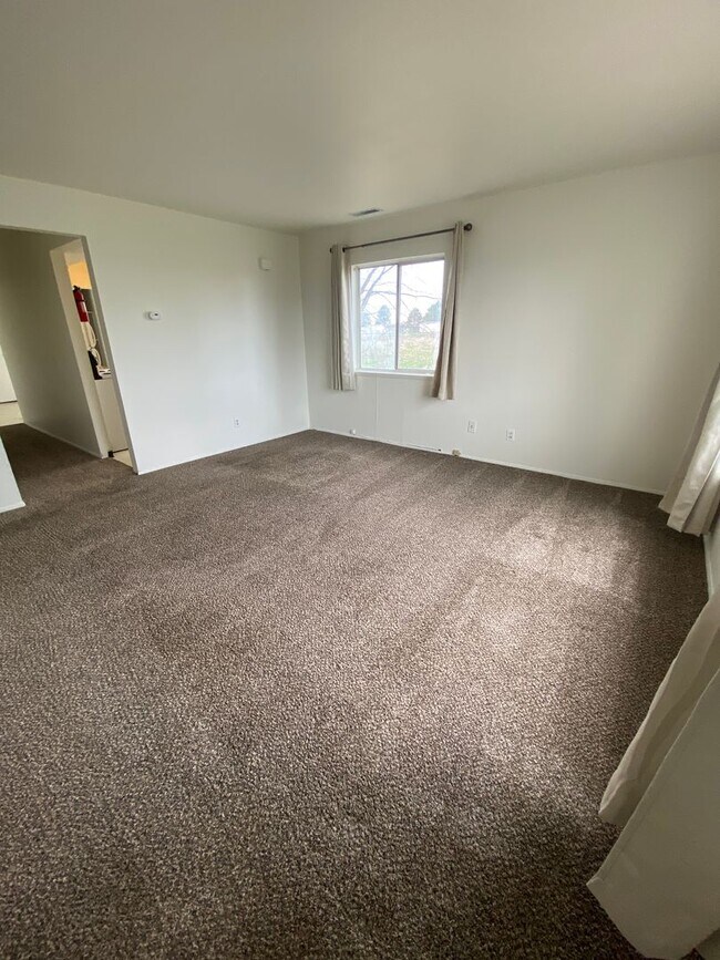 Photo - 1208-1210 Vandenberg Ave Unidad 1210 Vandenberg