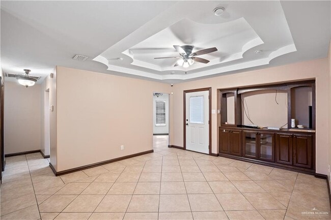 Photo - 20 Silverado Dr E