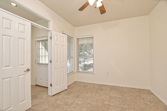 Photo - 815 Prairie Grass Ln