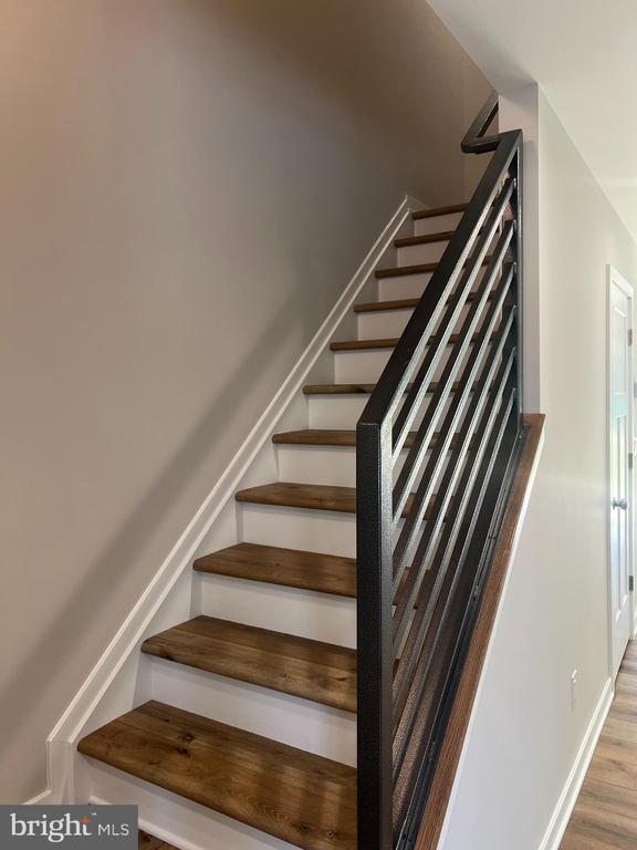 Photo - 350 W 11th St