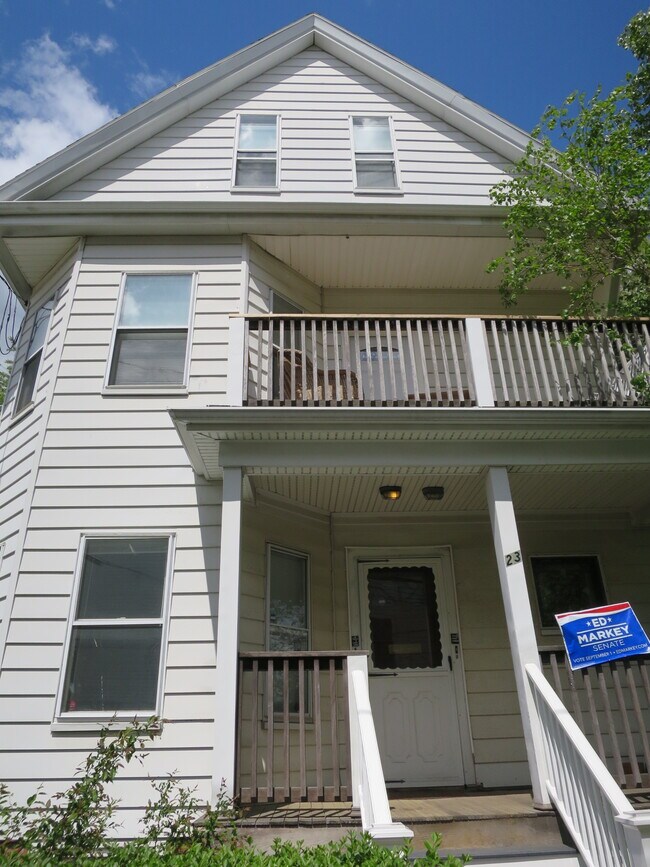 Building Photo - 23 Winter St Unit 2