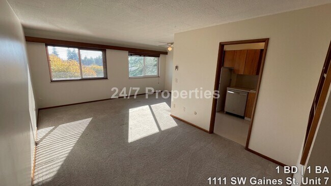 Building Photo - Beautiful 1 BD | 1 BA Apartment with a Vie... Unit 07
