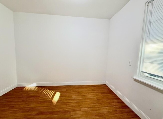 Photo - 46 W 9th St