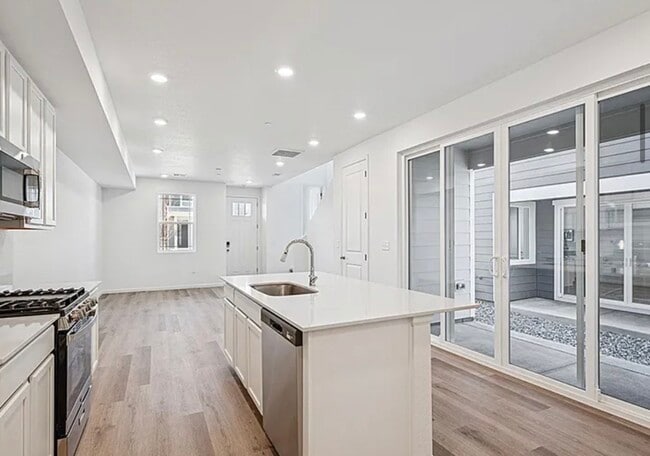 Photo - 1334 Penner Dr