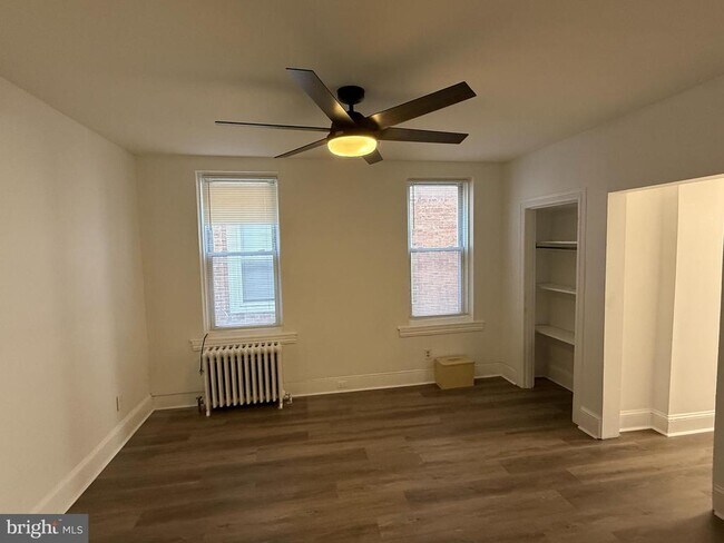 Photo - 4937 Walnut St