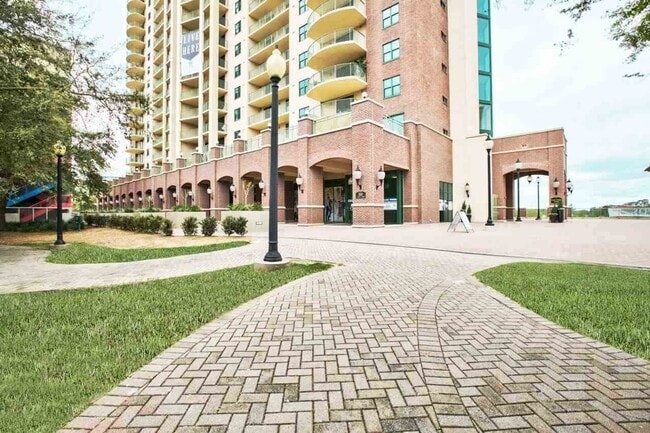 Building Photo - Furnished 1/1 in Plaza Tower@ Kleman Plaza Unit 910 Rental