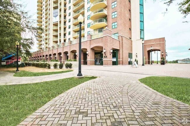 Building Photo - Furnished 1/1 in Plaza Tower@ Kleman Plaza Unit 910 Rental