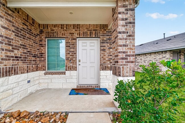Photo - 2315 Spruce Clf Ln