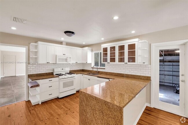 Building Photo - 386 NE 99th St Rental