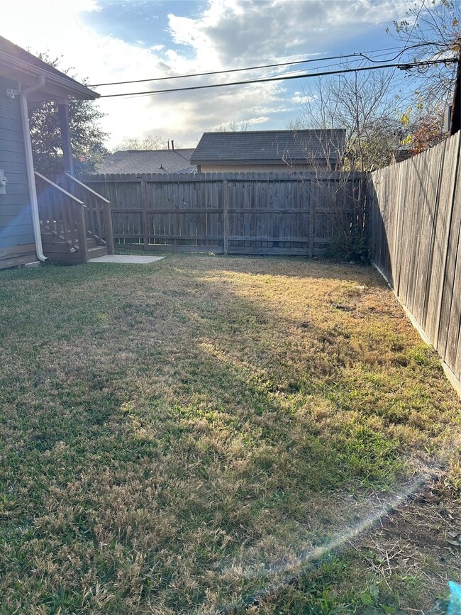 Building Photo - 10906 Southview St