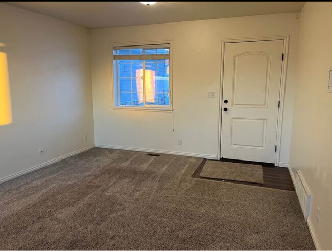 Photo - 335 Chokecherry Cir