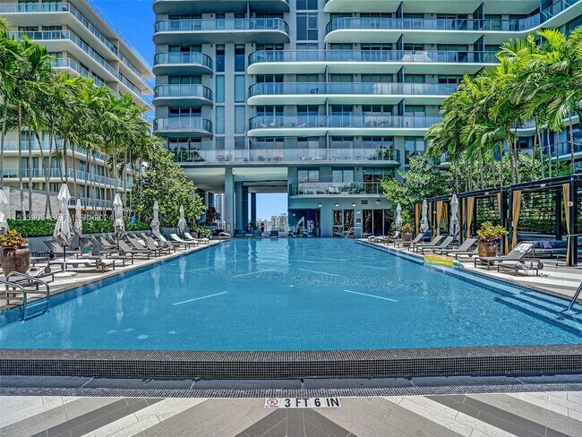 Photo - 121 NE 34th St Unidad 1801