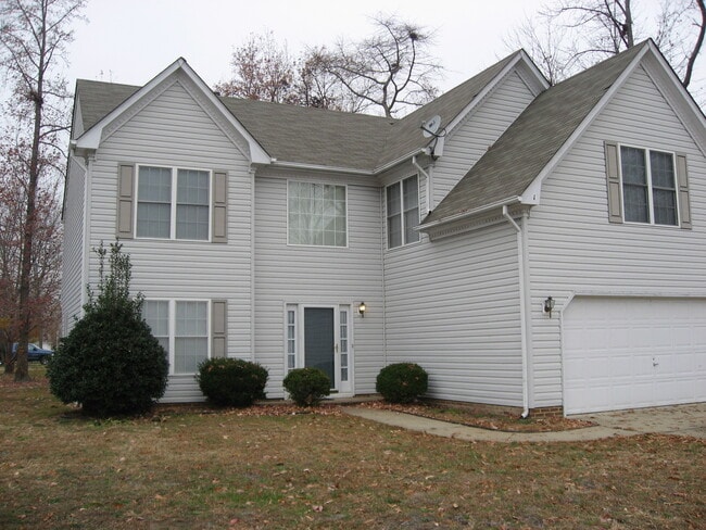 4 bedroom/2.5 bathroom- Michaels Woods - 4 bedroom/2.5 bathroom- Michaels Woods House