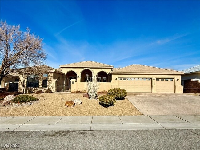 Building Photo - 3530 E Vineyard Dr