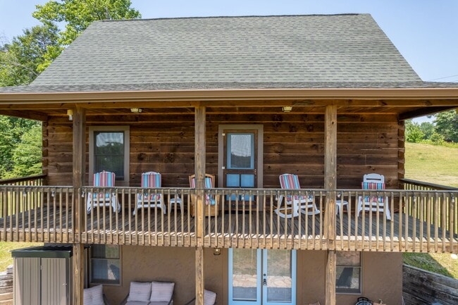 Photo - 527 Laughter Rd