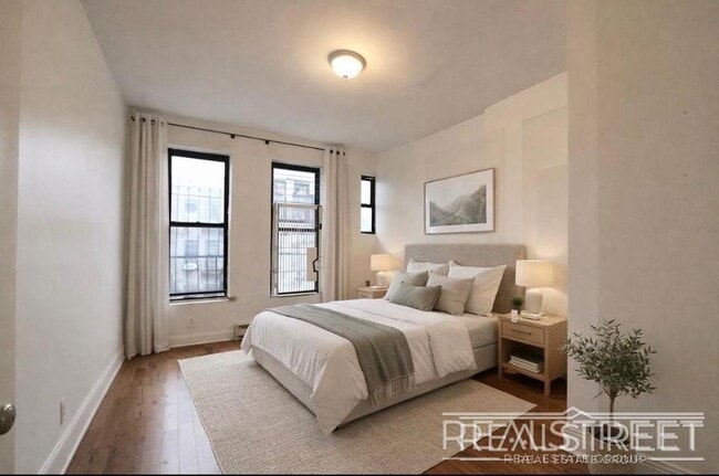 Photo - Kingsize Bedrooms with Private Backyard in the Heart of Bushwick Unidad 1R