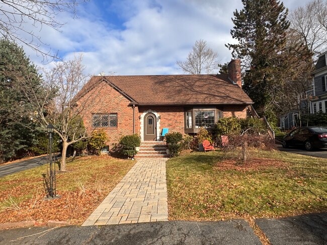 Building Photo - 10 Webster St Unit 1