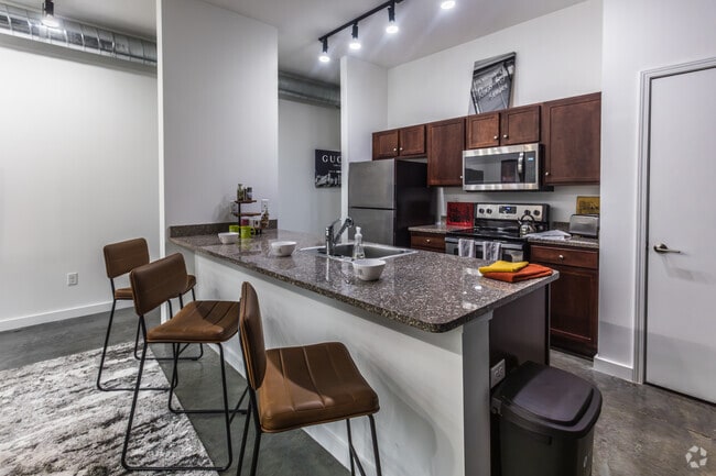 1BR, 1BA - 790SF - Kitchen
